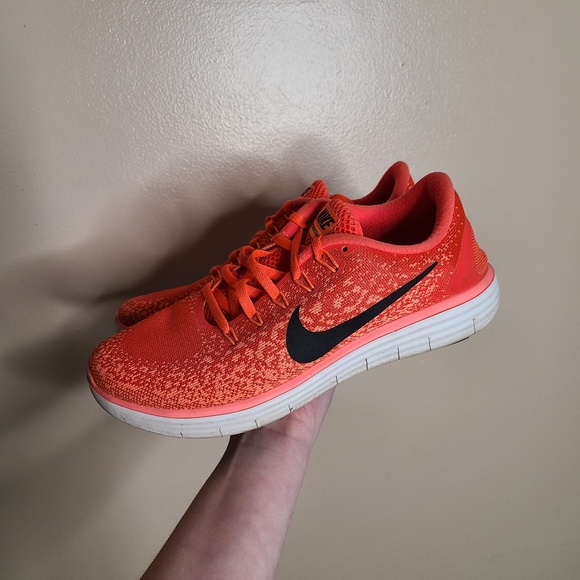 Nike Shoes - Nike Free RN Distance Sneakers
